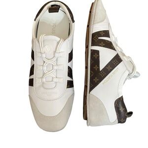 Louis Vuitton Women's LV
Sneakerina White Low Top size 38(8)